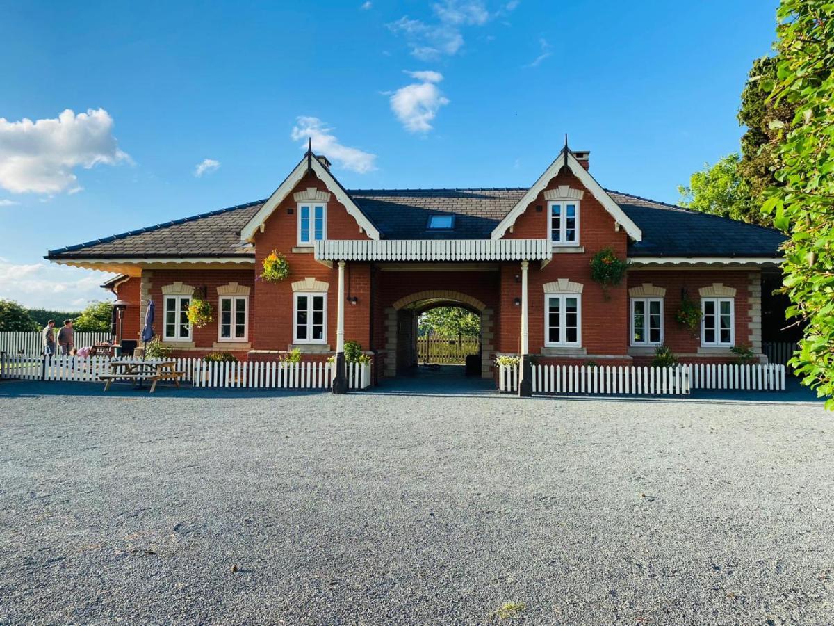 The Waiting Room, Stoke Edith Station, Tarrington Hereford Extérieur photo