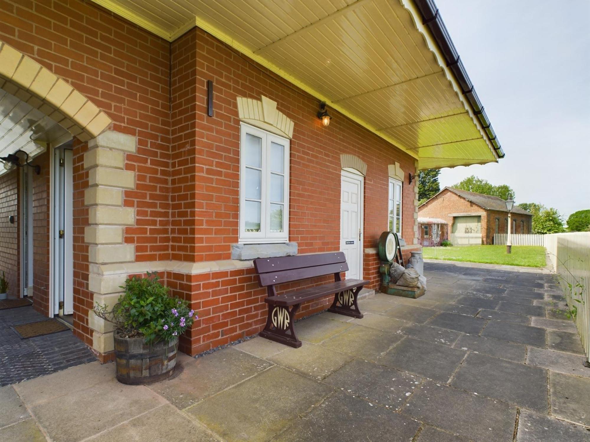 The Waiting Room, Stoke Edith Station, Tarrington Hereford Extérieur photo