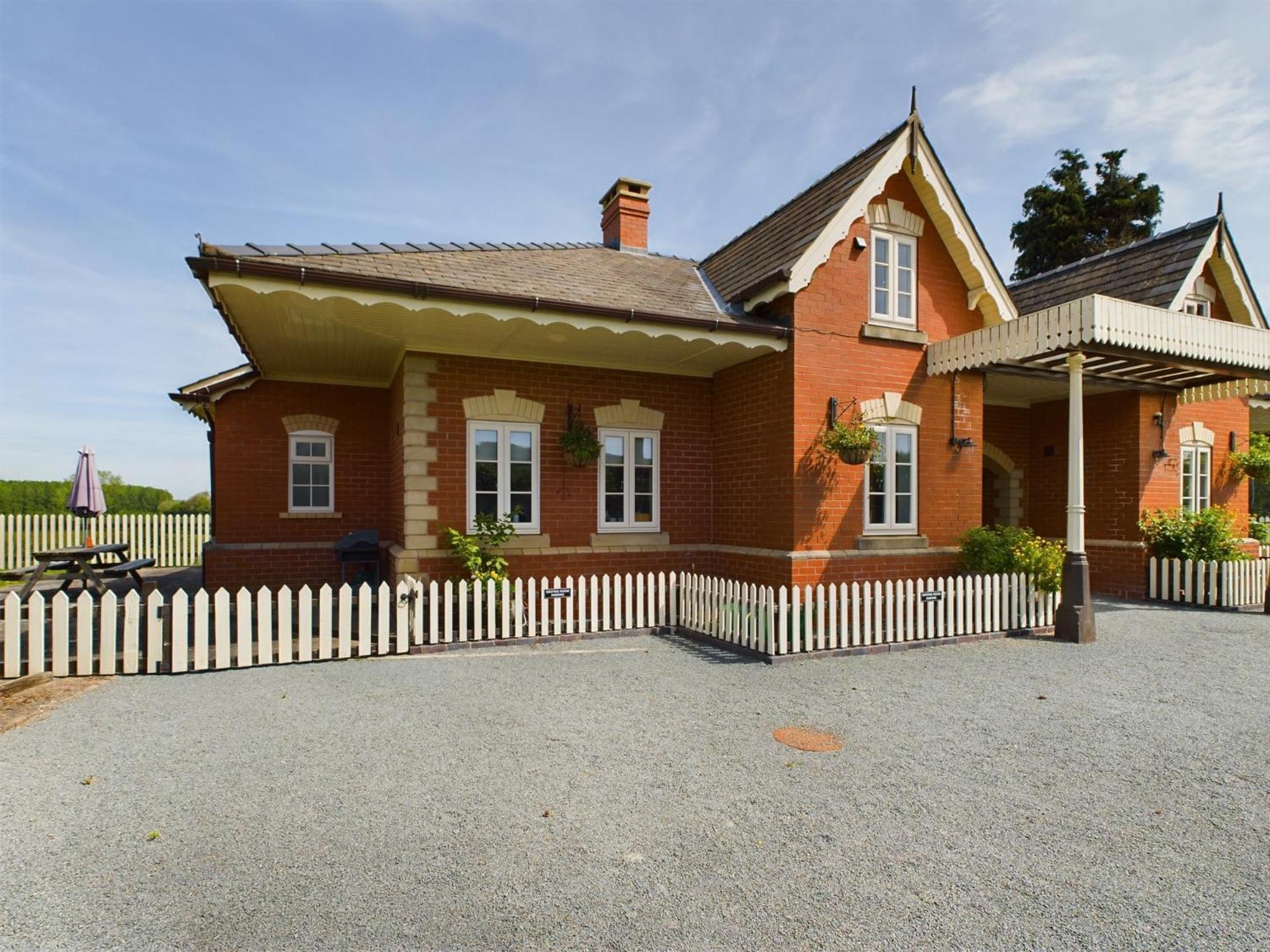 The Waiting Room, Stoke Edith Station, Tarrington Hereford Extérieur photo